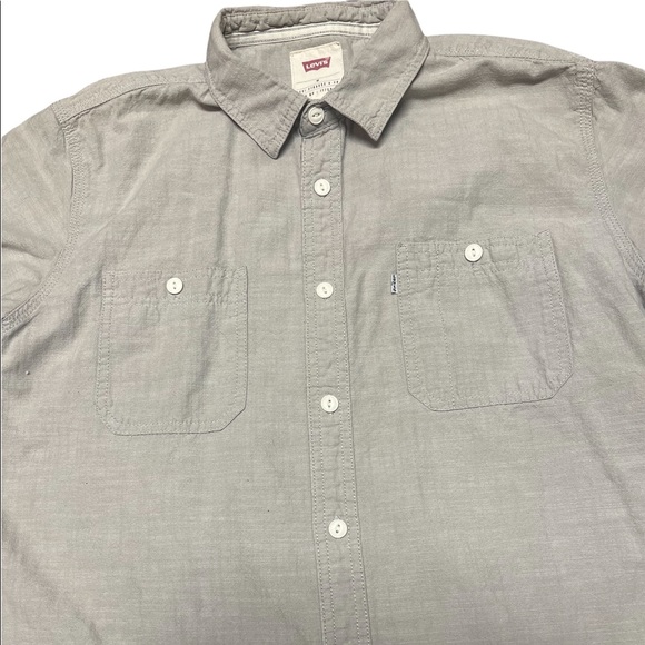 Levi’s button down t-shirt. B2 - Picture 3 of 7